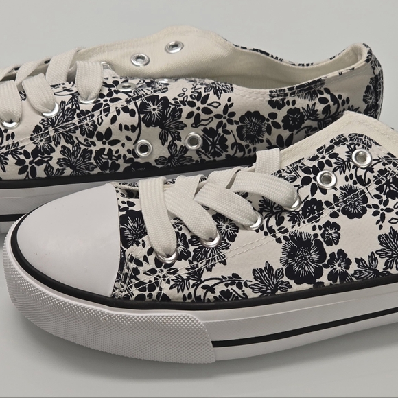 Canvas Tennis Shoes | Women Low Top Casual White Black Sneakers | Women Lace-Up - Picture 4 of 4